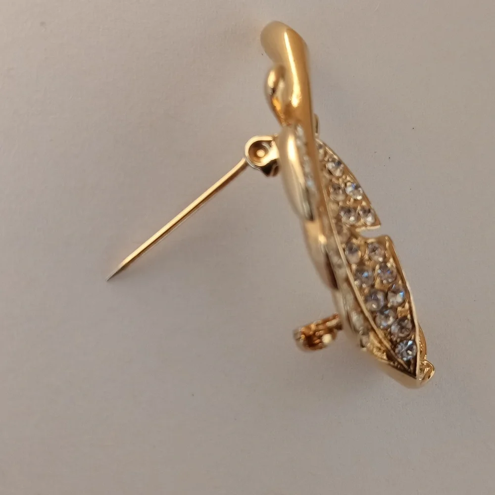 Vintage Gold tone rhinestone feather pin/brooch. - Picture 7 of 10